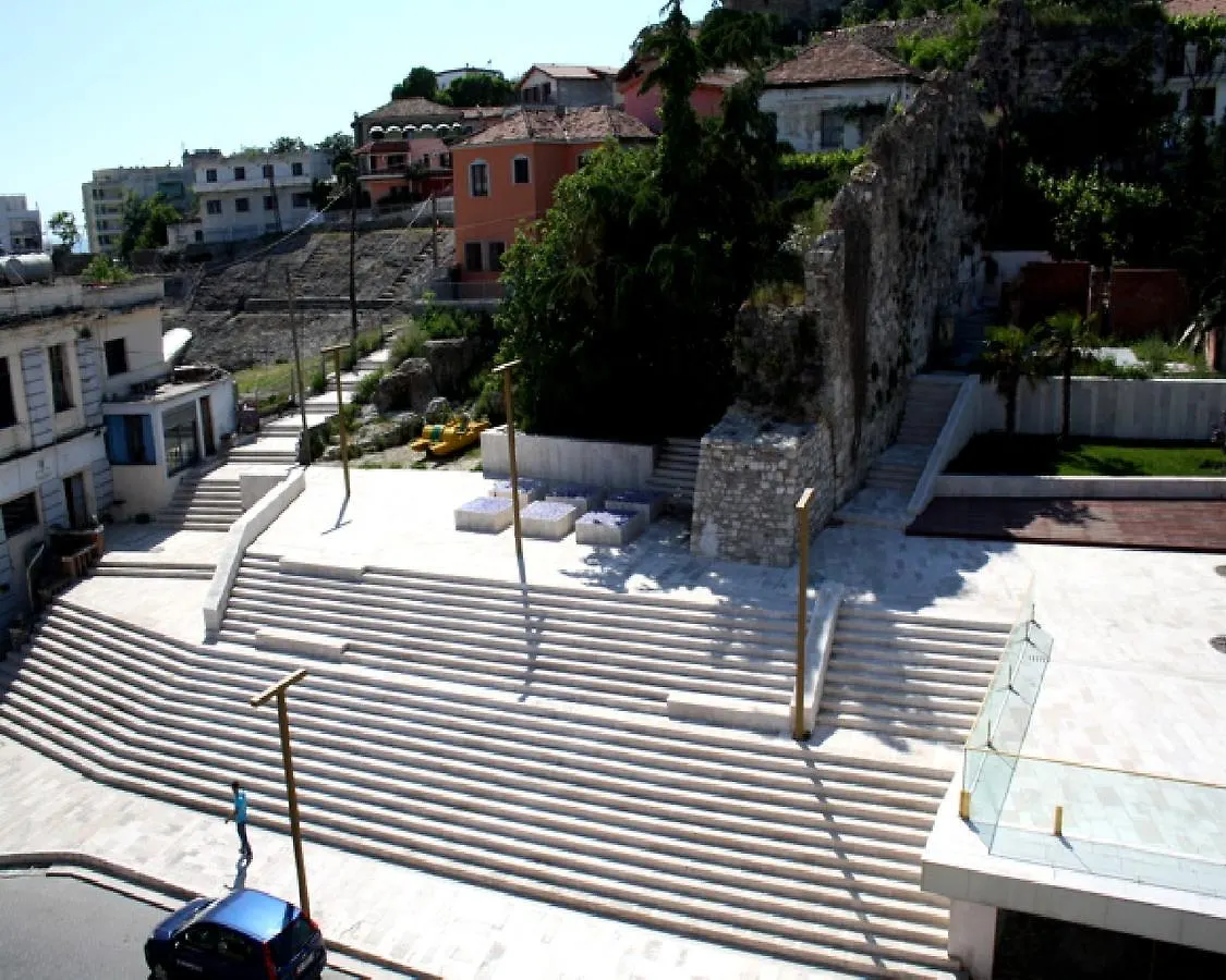 Maksimilian Apartament دراس